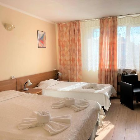 Family Hotel Central بورغاس المظهر الخارجي الصورة