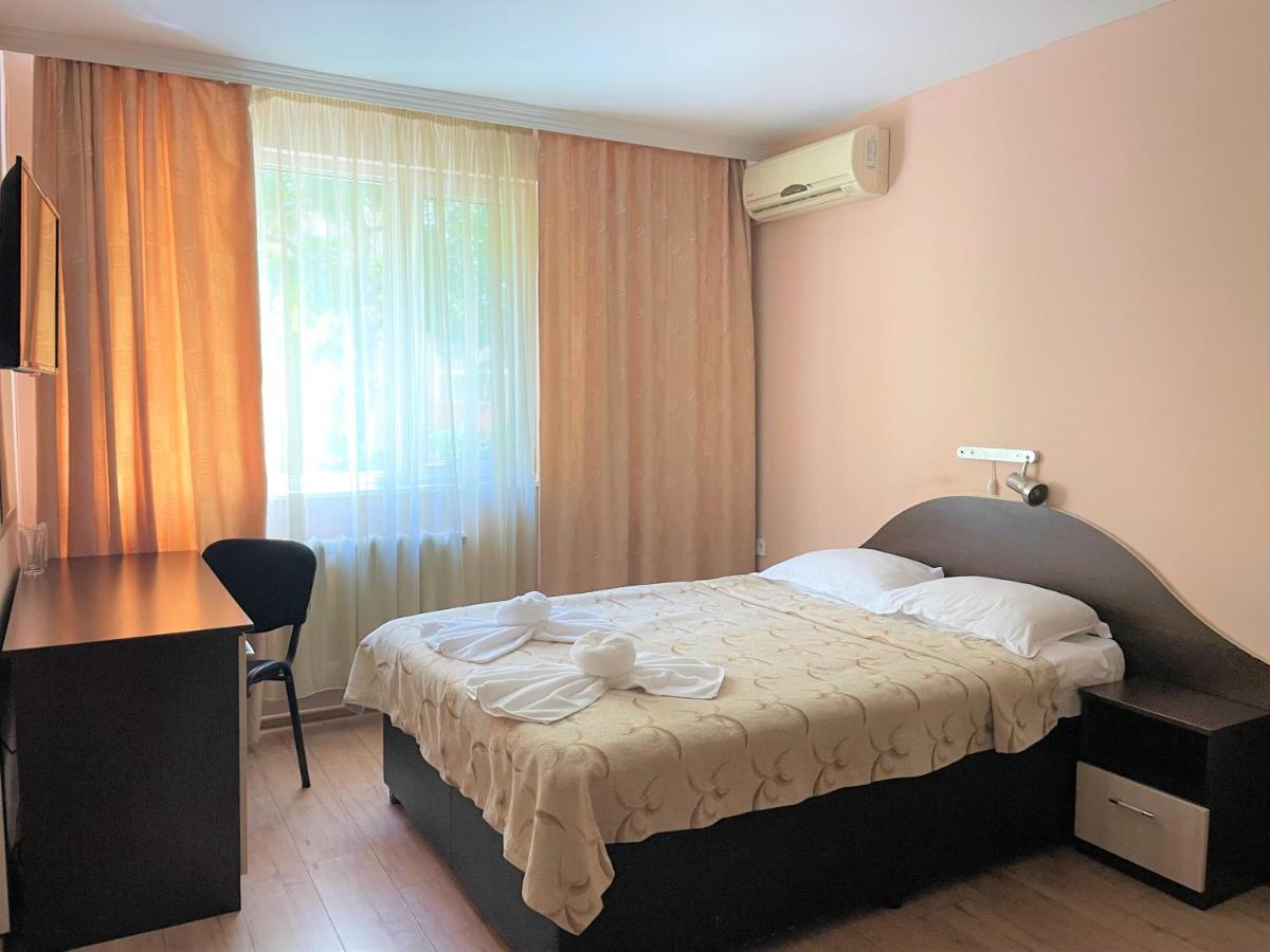 Family Hotel Central بورغاس المظهر الخارجي الصورة