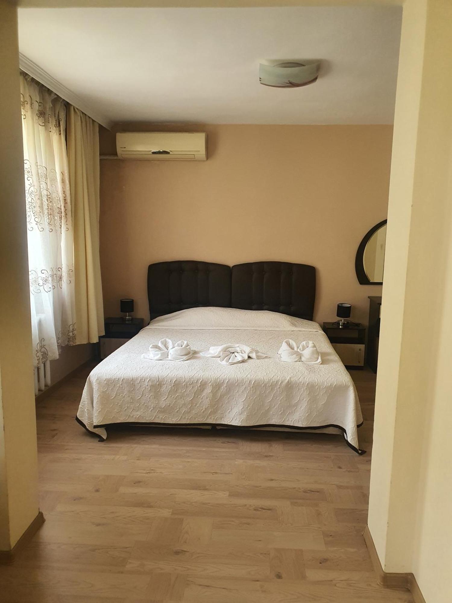 Family Hotel Central بورغاس المظهر الخارجي الصورة