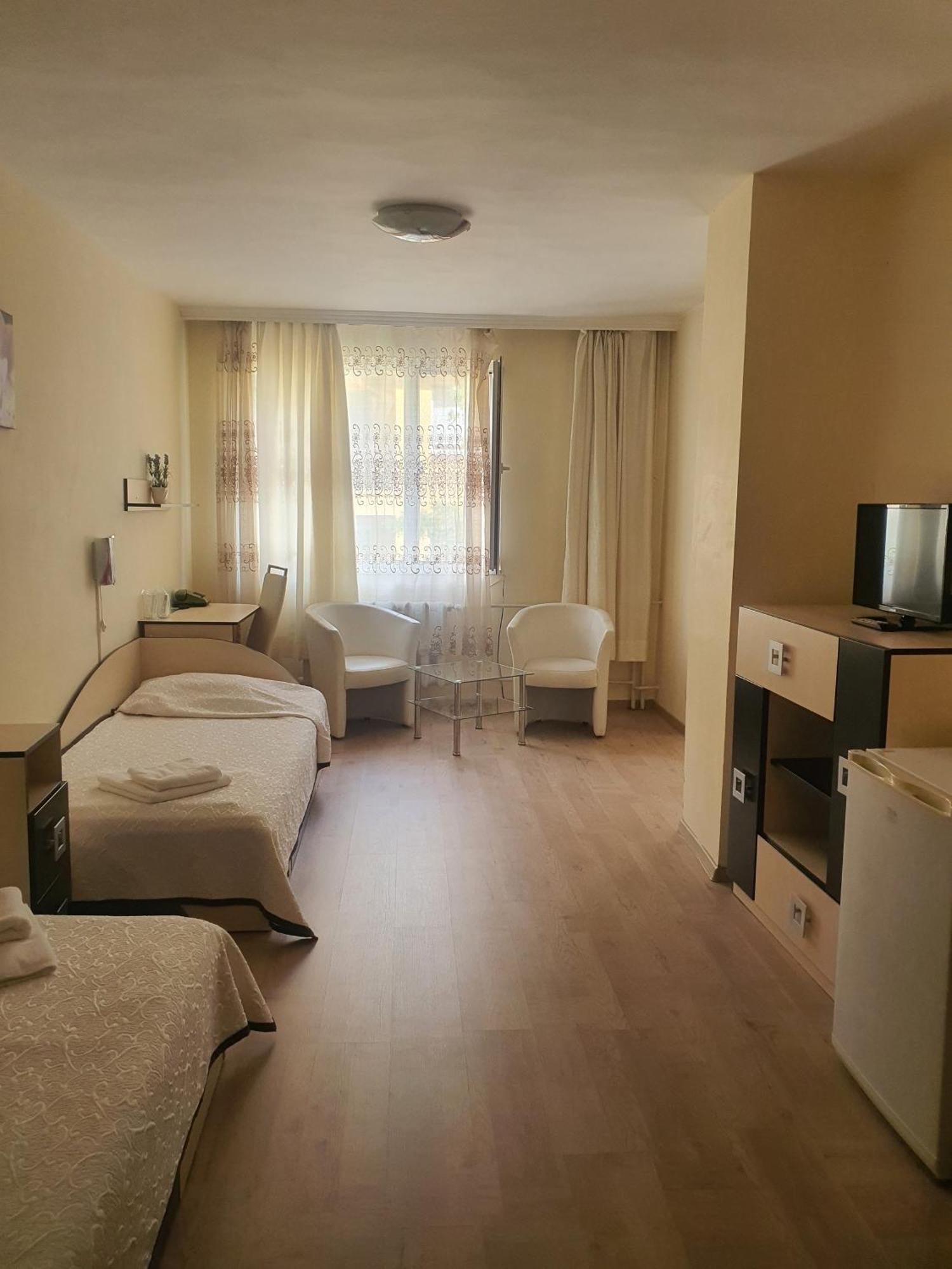 Family Hotel Central بورغاس المظهر الخارجي الصورة