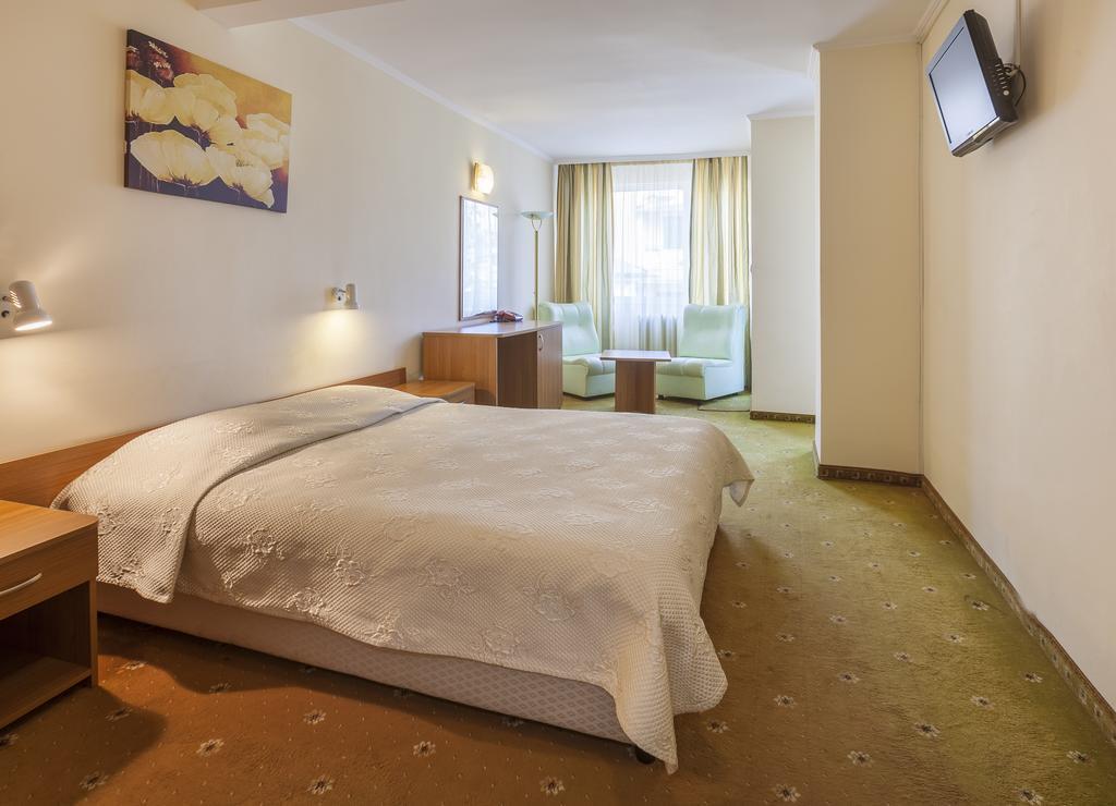 Family Hotel Central بورغاس الغرفة الصورة
